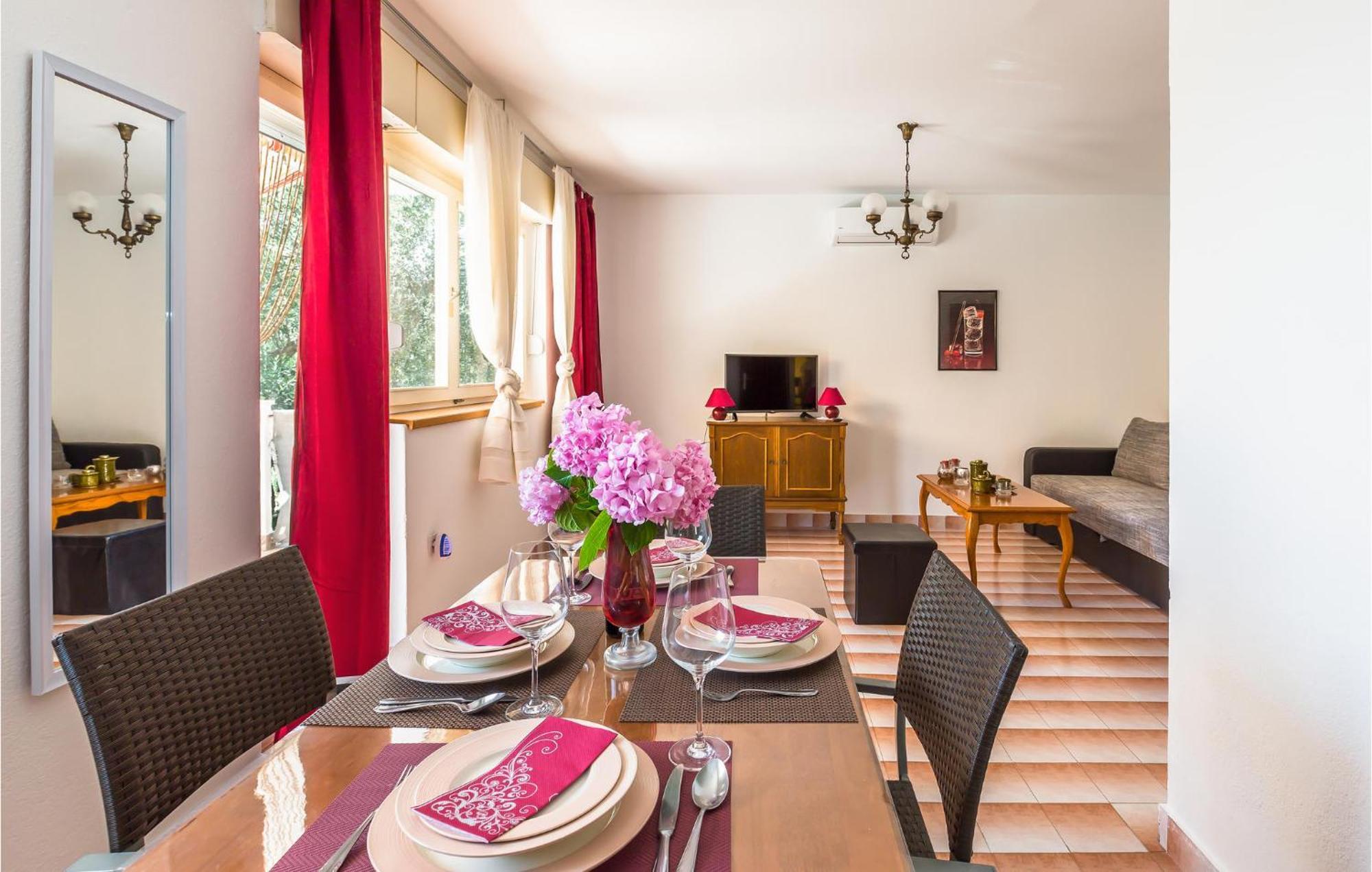 Nice Apartment In Tucepi With Wifi Exterior photo