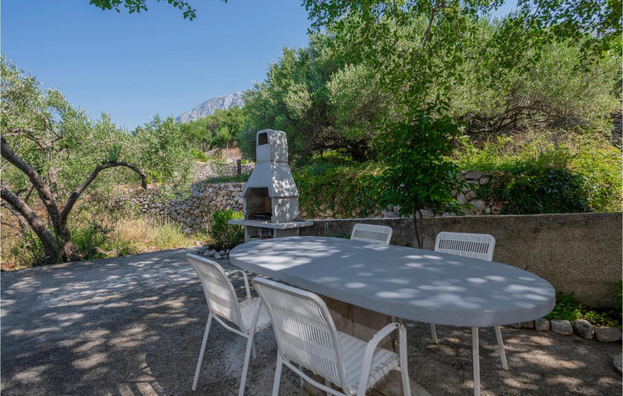 Nice Apartment In Tucepi With Wifi Exterior photo