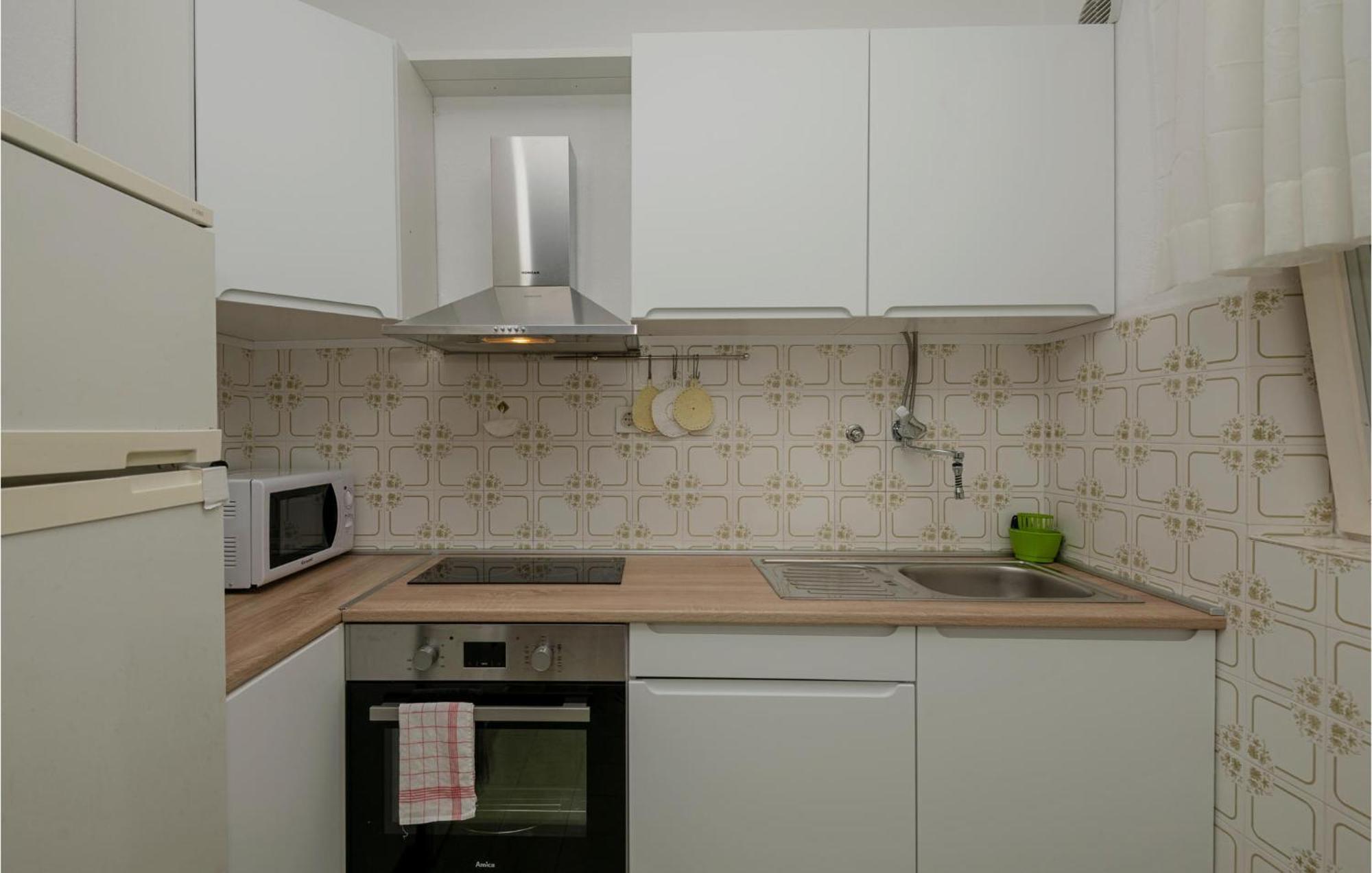Nice Apartment In Tucepi With Wifi Exterior photo